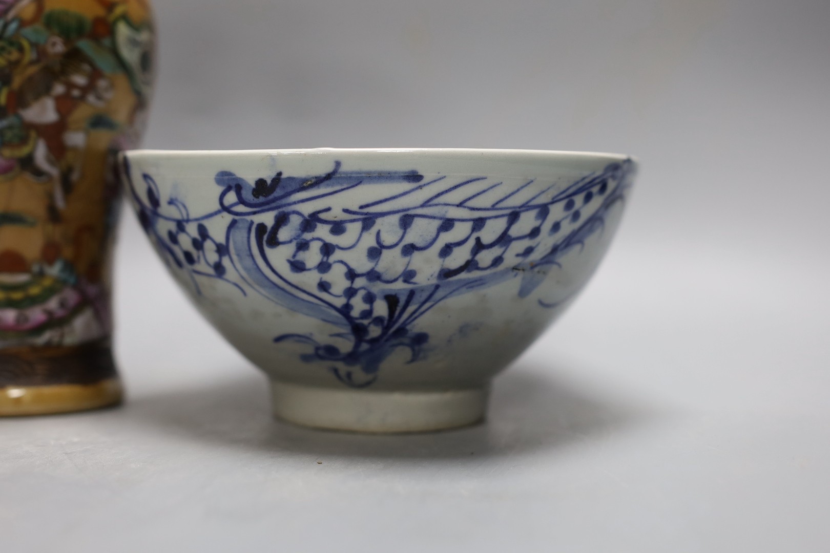 Two Chinese crackleglaze vases, late 19th/early 20th century, tallest 20.5 cm, and a blue and white dragon bowl